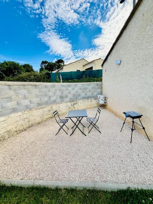 Studio De La Lauze Bourg-Saint-Andéol Extérieur photo